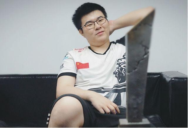 球员还是替 球员还是替