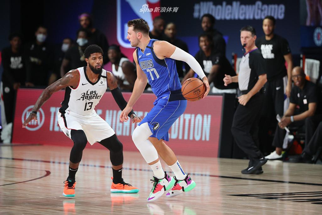 并参与了由 并参与了由